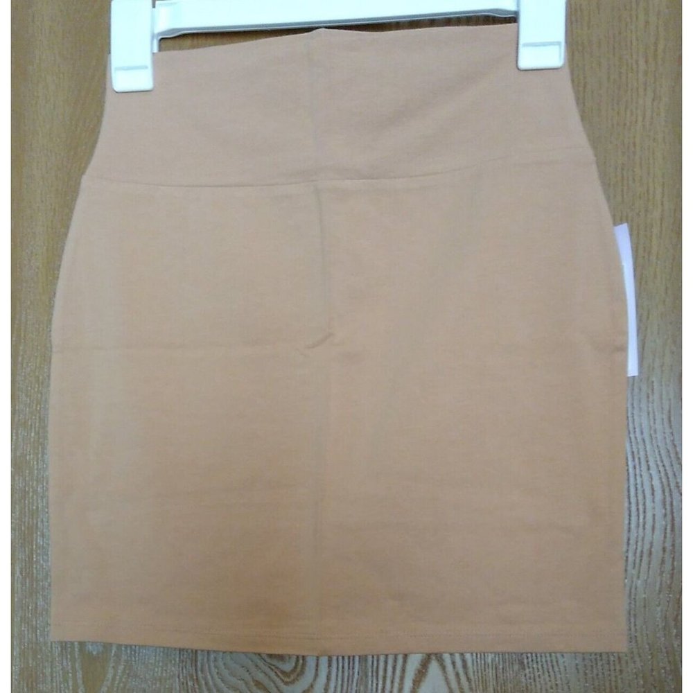 Wild Fable Womens Size M Bodycon Mini Skirt  Stretch Camel Color New With Tags